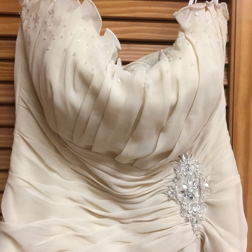 Dress - Picture 2 of 3